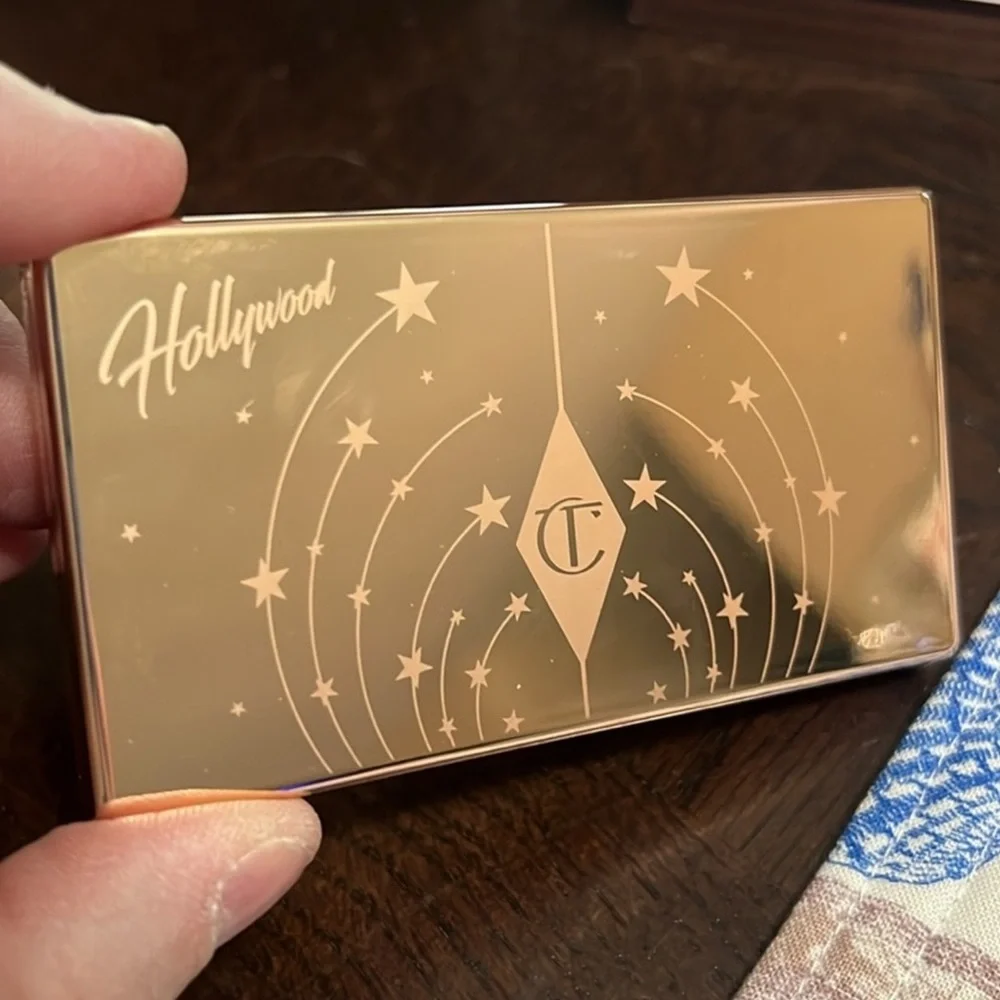 Charlotte Tilbury Hollywood Blush & Glow Palette in Tan/Deep